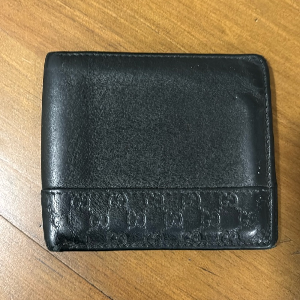 Men’s Gucci Bi-Fold Emblem Wallet